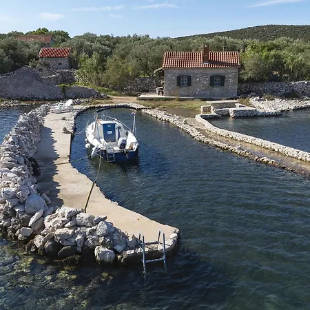 Secluded Fisherman's Cove Ladjin - Landjin, Pasman - 24044 *