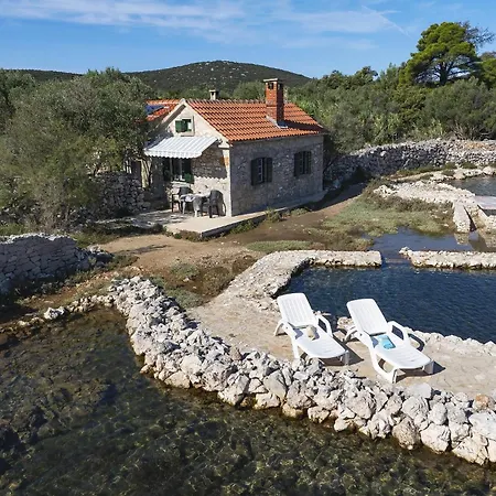 Vikendica Secluded Fisherman's Cove Ladjin - Landjin, Pasman - 24044